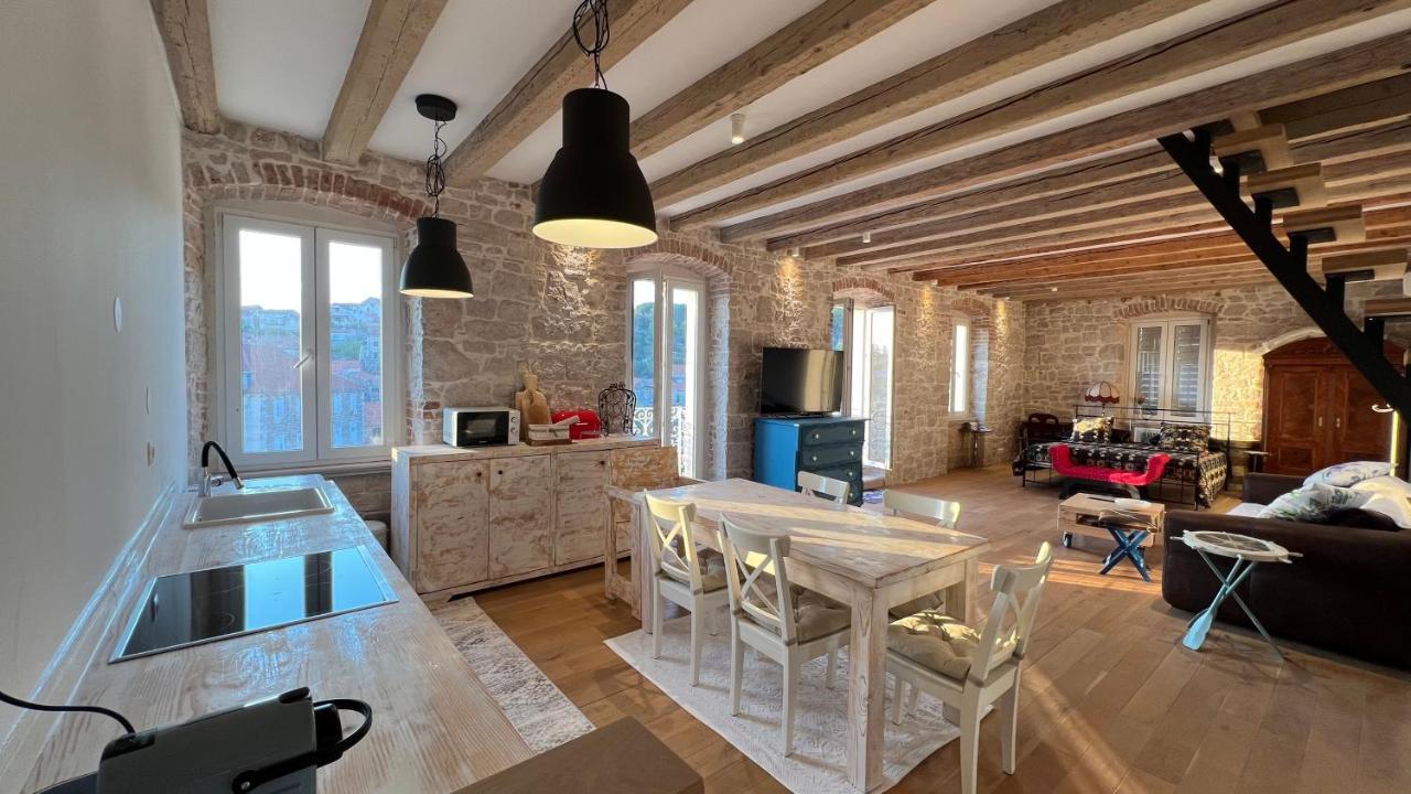 Appartement Palazzo Di Toma à Milna  Extérieur photo