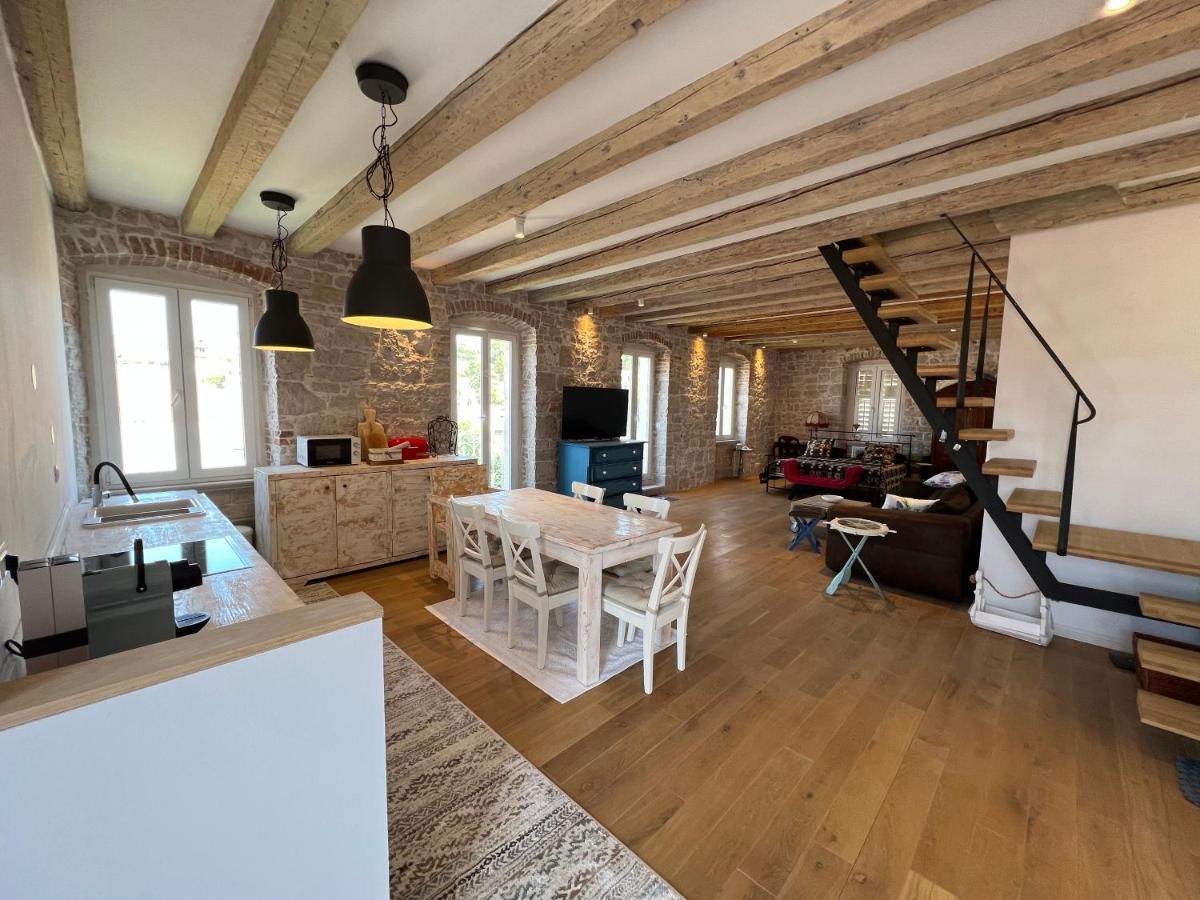 Appartement Palazzo Di Toma à Milna  Extérieur photo