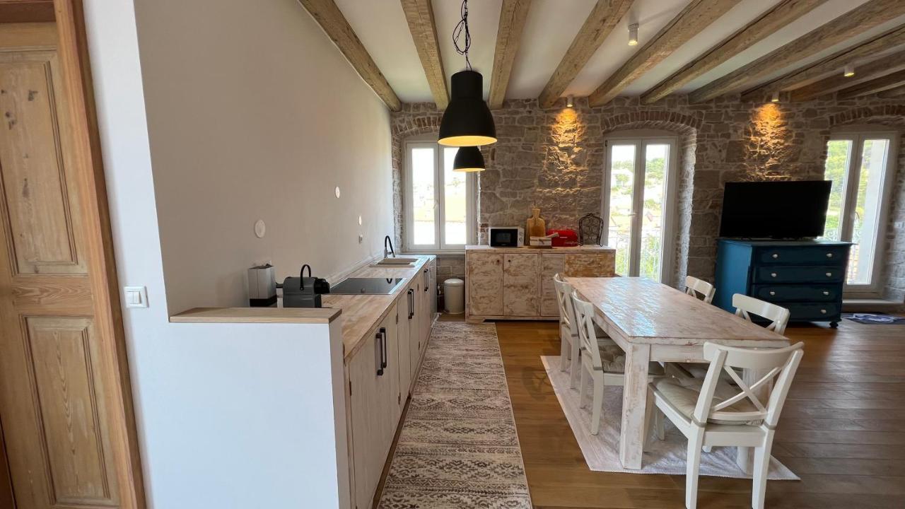 Appartement Palazzo Di Toma à Milna  Extérieur photo