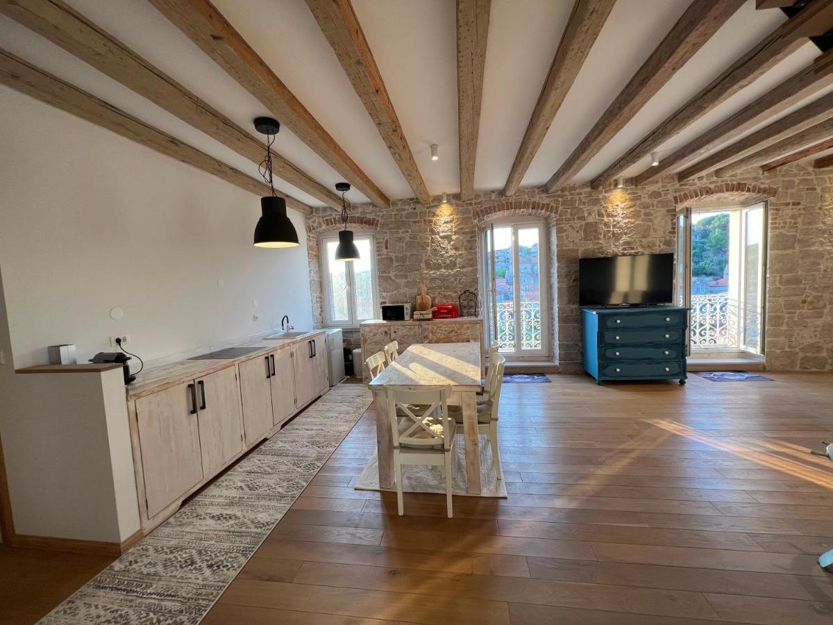 Appartement Palazzo Di Toma à Milna  Extérieur photo